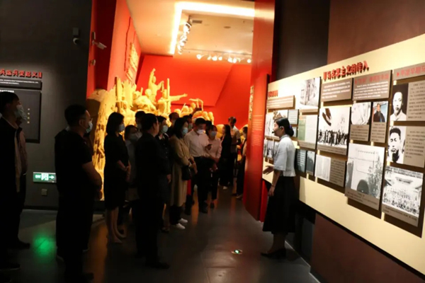 平?jīng)鲢垂军h委組織各支部開展“重溫歷史、砥礪前行”(圖2)