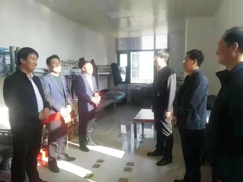 工業(yè)園區(qū)管委會(huì)、泓源公司慰問園區(qū)機(jī)關(guān)保安門衛(wèi)等一線人員(圖2)